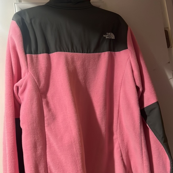 The North Face pink Large jacket - Picture 2 of 2